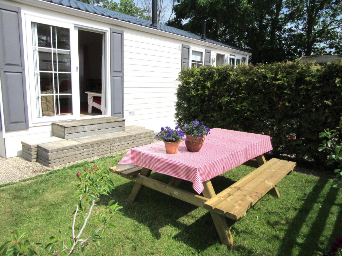 Chalet 556 Op Recreatiepark De Wielen Sint Maarten Exteriör bild