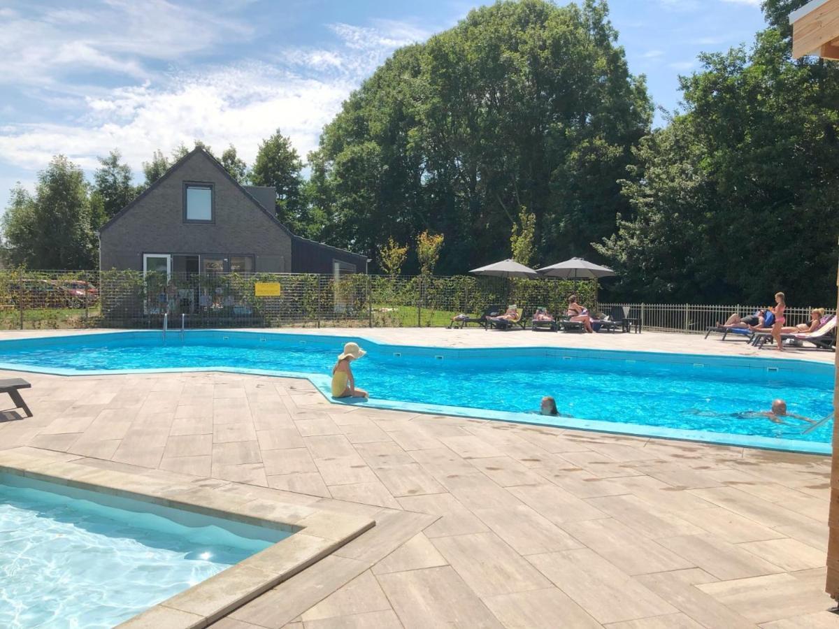Chalet 556 Op Recreatiepark De Wielen Sint Maarten Exteriör bild